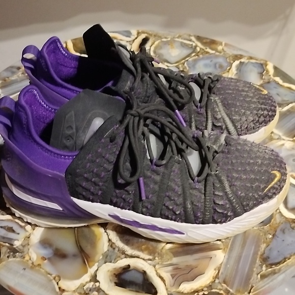 Boy's LeBron Sneakers - Picture 3 of 6